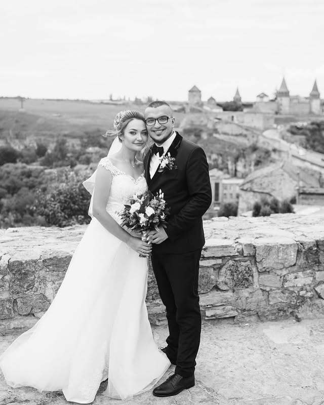 Дрон, микрофон и слова из песни Гиги: в сети показали уникальный памятник на могиле звезды "Лиги смеха", который погиб в бою