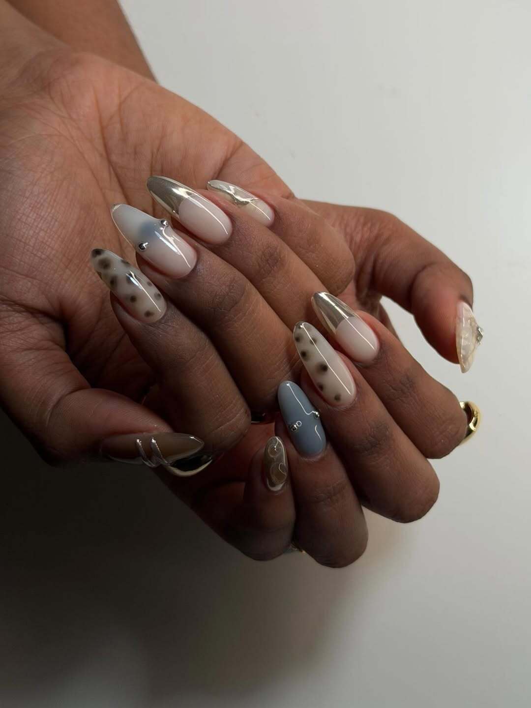 Звездный мастер маникюра назвала главные антитренды этого года: больше никаких цветов и "толстого" френча