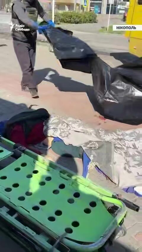 "Страшные атаки начались": жительница Никополя рассказала, как оккупанты охотятся дронами на транспорт в городе. Видео