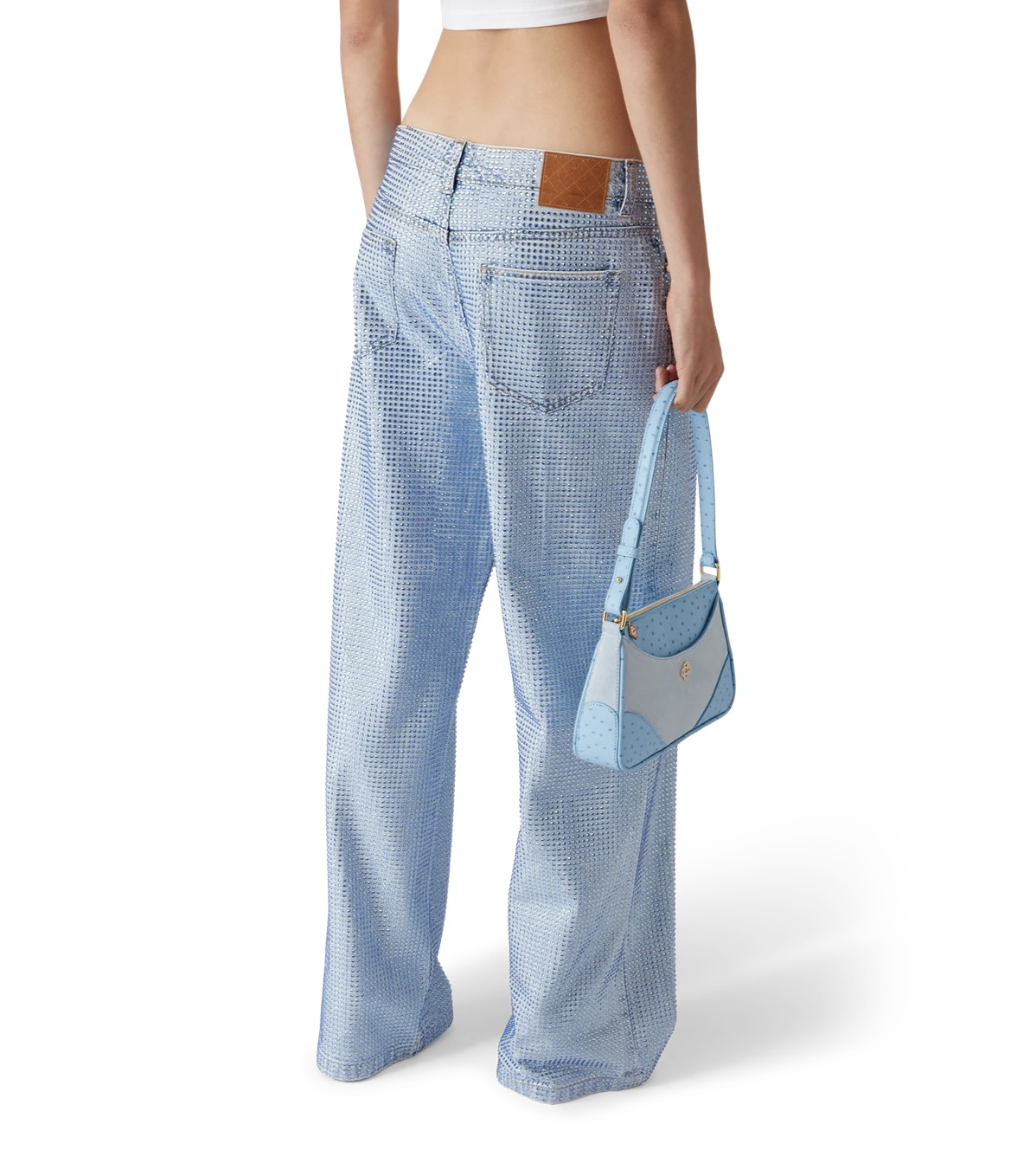 Джинси з ефектною деталлю стали головним трендом весни 2026