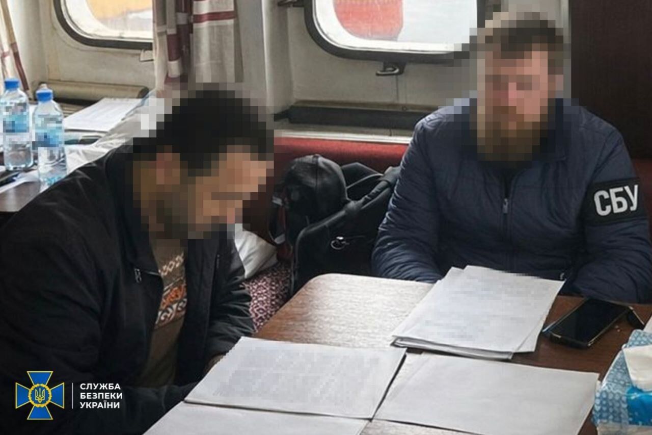 Вивозили зерно і нафтопродукти з Криму: СБУ повідомила про підозру капітану суден "тіньового" флоту Росії