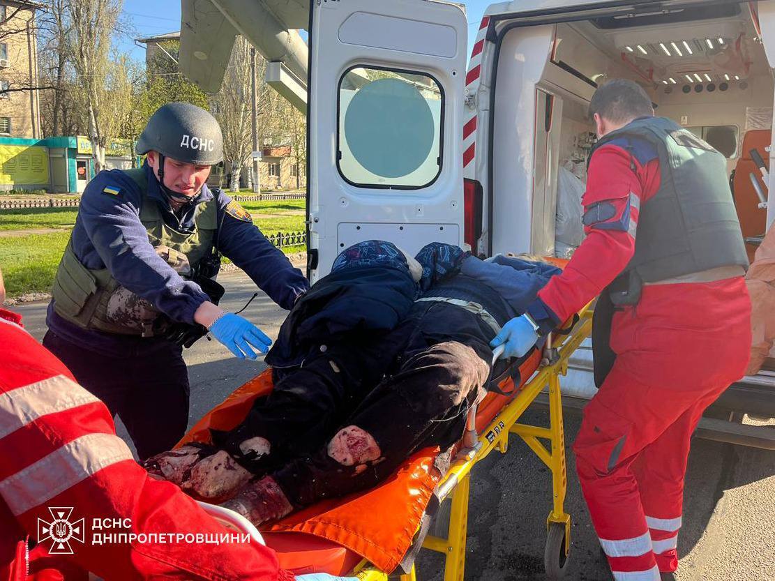 "Вбивць треба зупиняти": Зеленський відреагував на удар РФ по Нікополю, який забрав чотири життя. Фото