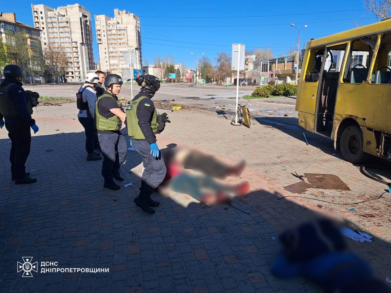 "Вбивць треба зупиняти": Зеленський відреагував на удар РФ по Нікополю, який забрав чотири життя. Фото