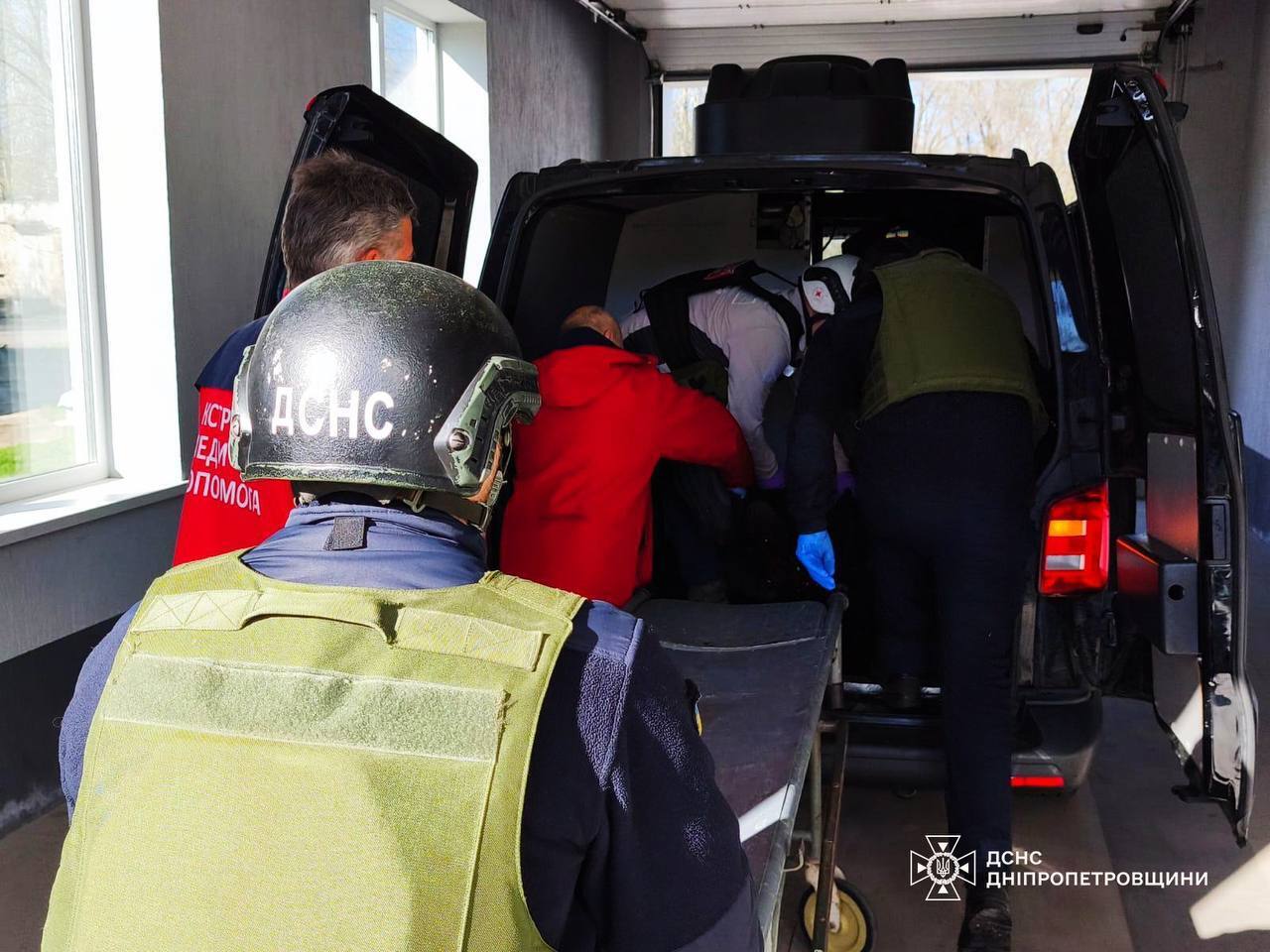 "Вбивць треба зупиняти": Зеленський відреагував на удар РФ по Нікополю, який забрав чотири життя. Фото