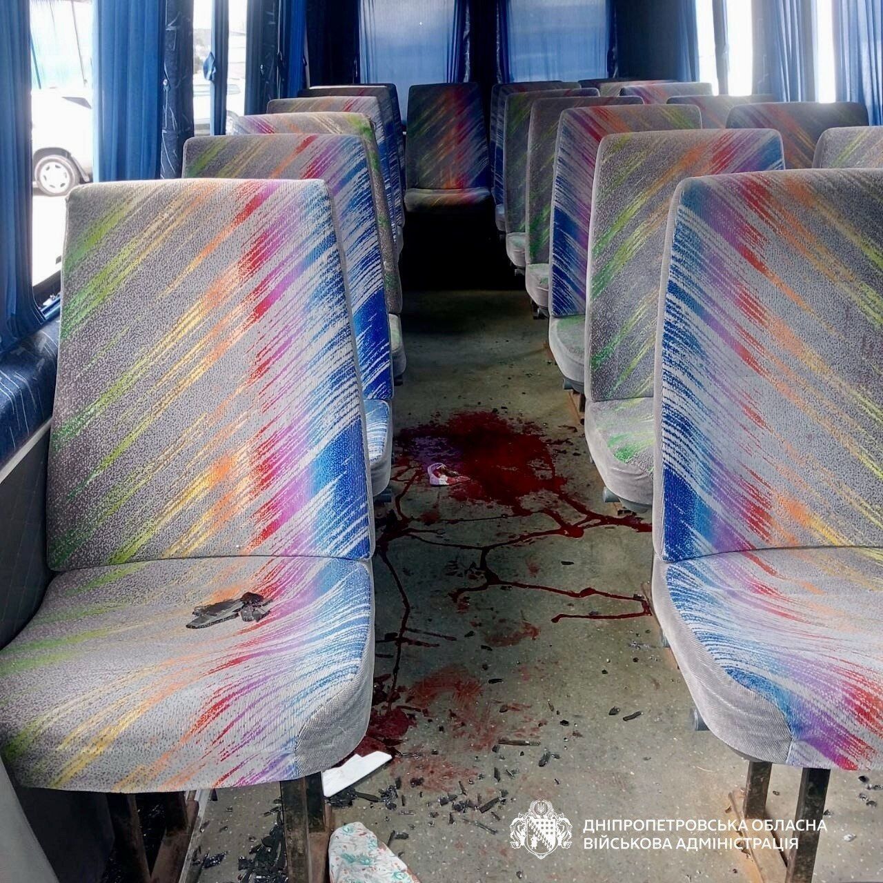 Оккупанты дважды атаковали пассажирские автобусы на Никопольщине: четыре человека погибли, 21 ранены. Фото