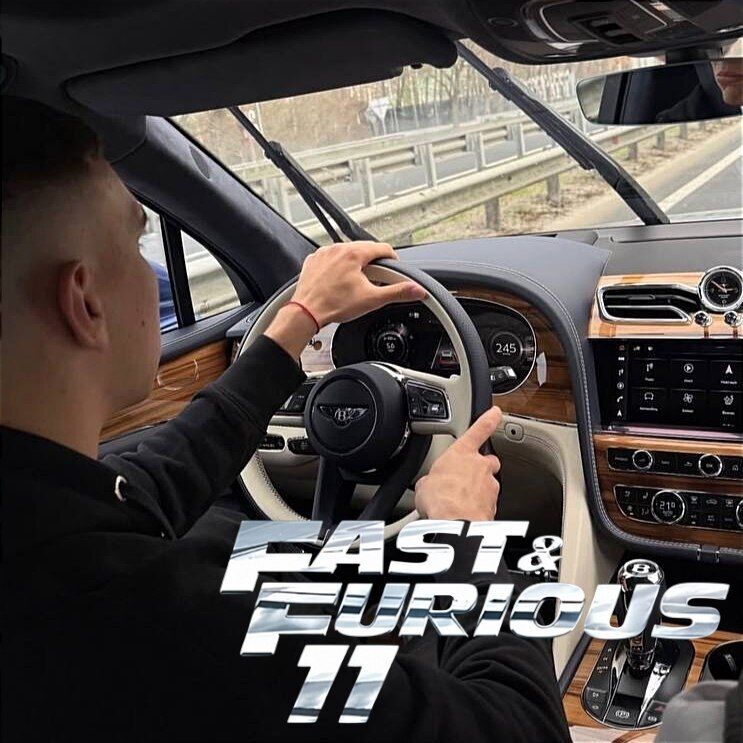 Футболист "Динамо" похвастался неожиданным поступком и быстро удалил фото. Снимок показали в сети