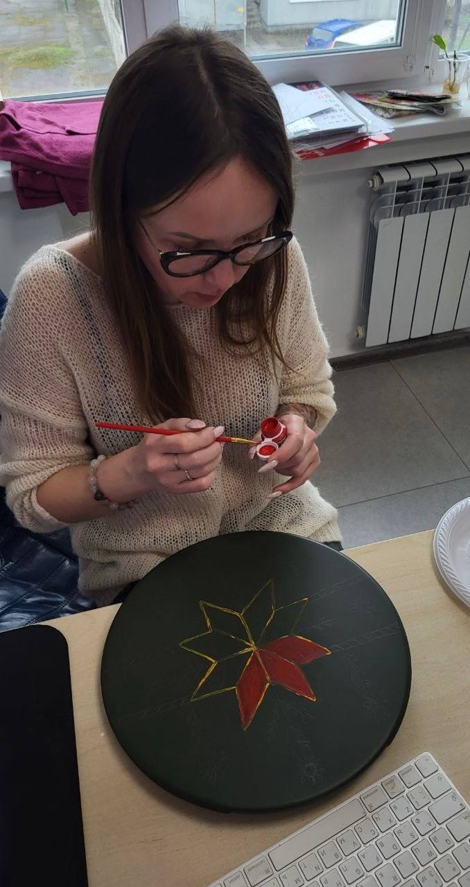 В рамках сбора на пикап для нашего коллеги OBOZ.UA разыгрывает писанку на крышках ракет HIMARS: как принять участие. Фото и видео