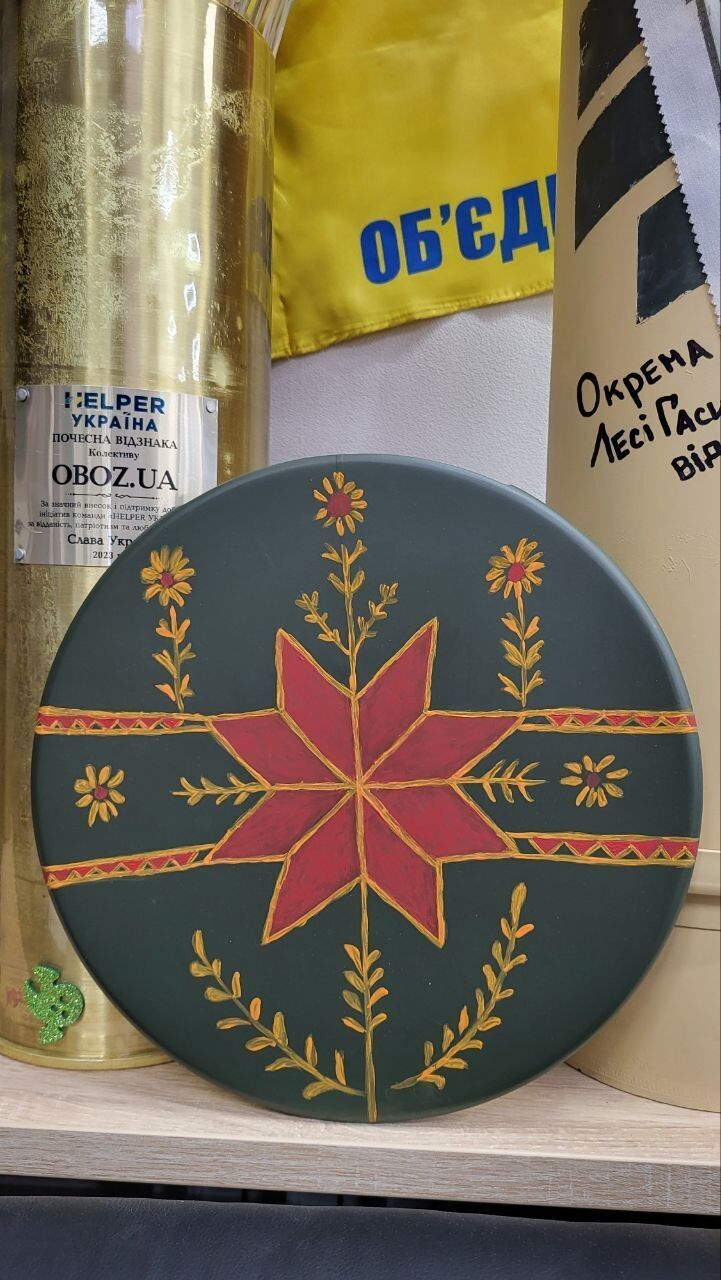 В рамках сбора на пикап для нашего коллеги OBOZ.UA разыгрывает писанку на крышках ракет HIMARS: как принять участие. Фото и видео