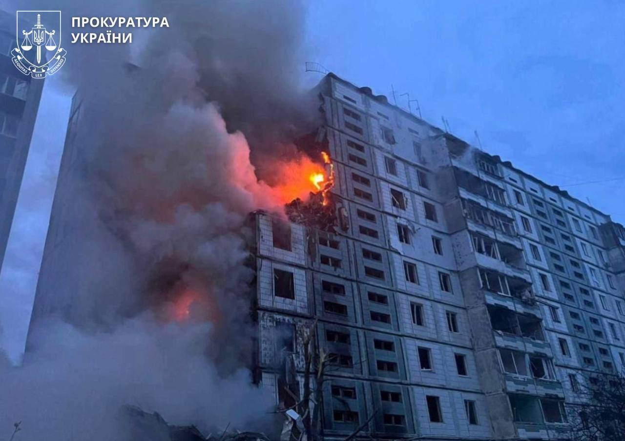 Разрушенный ракетным ударом дом