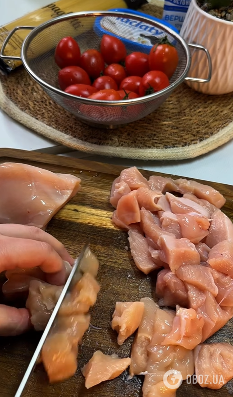 Сочная курица в сливочном соусе к макаронам: можно очень вкусно приготовить на обед