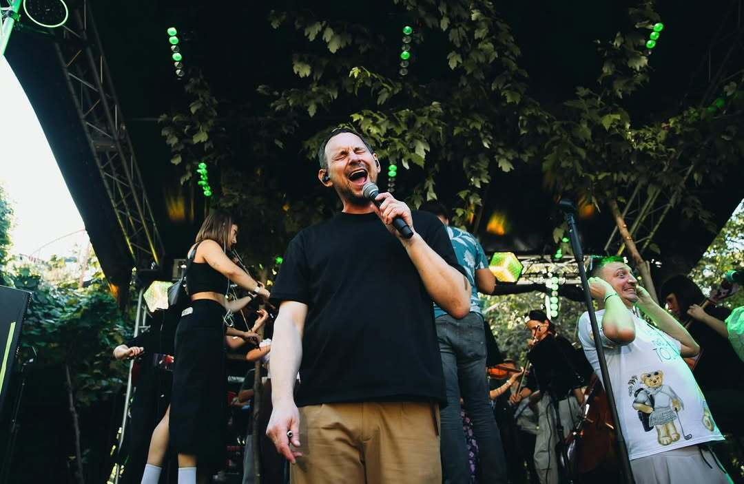 "Стало противно". Валерий Харчишин вспомнил единственную попытку спеть на русском и почему ему до сих пор стыдно за песню, написанную в Москве