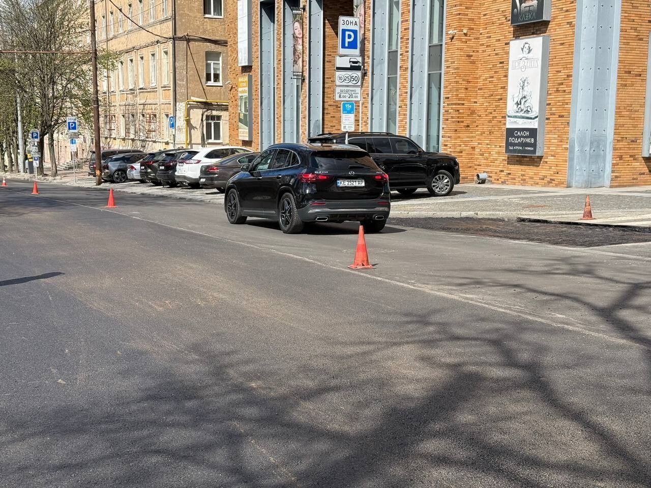 В центре Днепра уже отремонтировано более 1500 квадратных метров дорожного покрытия