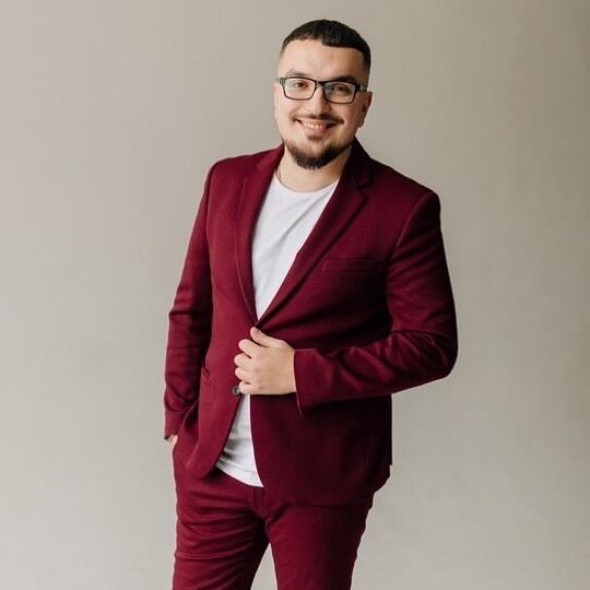 Дрон, микрофон и слова из песни Гиги: в сети показали уникальный памятник на могиле звезды "Лиги смеха", который погиб в бою