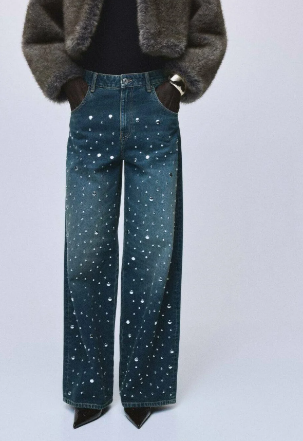 Джинси з ефектною деталлю стали головним трендом весни 2026