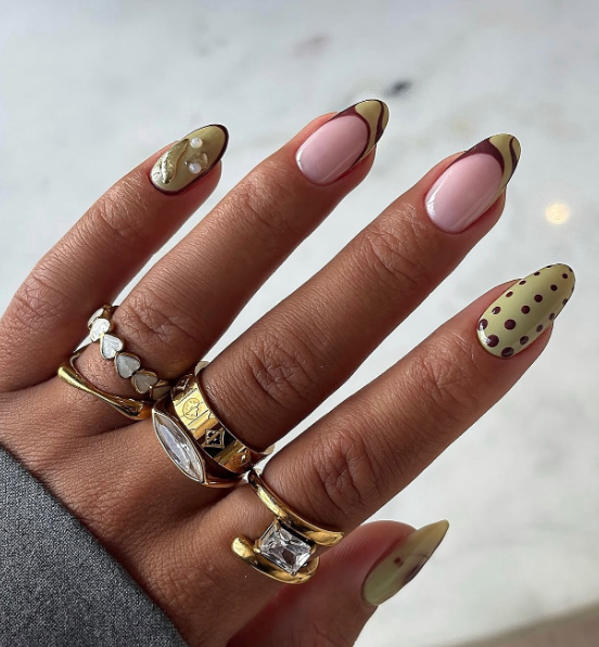 Звездный мастер маникюра назвала главные антитренды этого года: больше никаких цветов и "толстого" френча