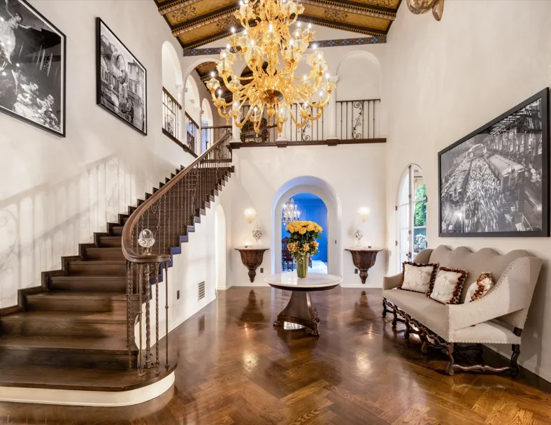 Вдова Оззи Осборна выставила на продажу семейный дом: как выглядит особняк 1920-х годов за 17 миллионов долларов