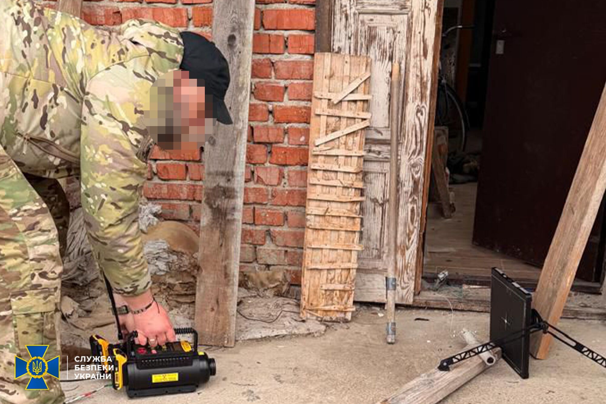 Контактував із ФСБ: на Івано-Франківщині затримали колишнього інженера, який намагався підірвати правоохоронців. Фото