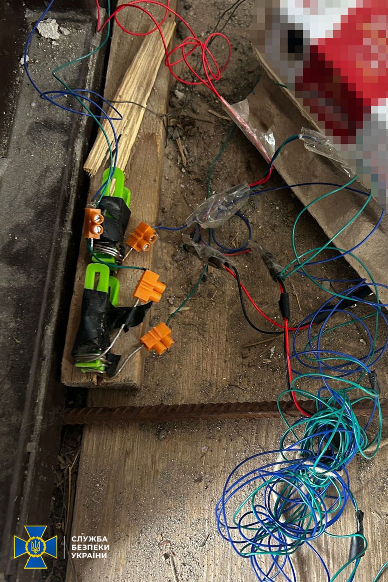 Контактував із ФСБ: на Івано-Франківщині затримали колишнього інженера, який намагався підірвати правоохоронців. Фото