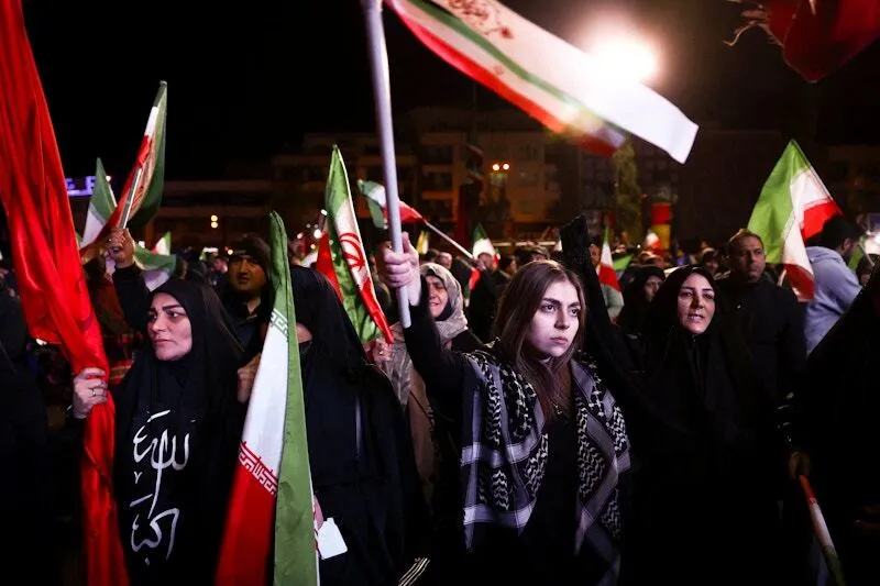 Ядерна війна скасовується? США та Іран домовились "дати шанс дипломатії", але удари тривають (ХРОНІКА)