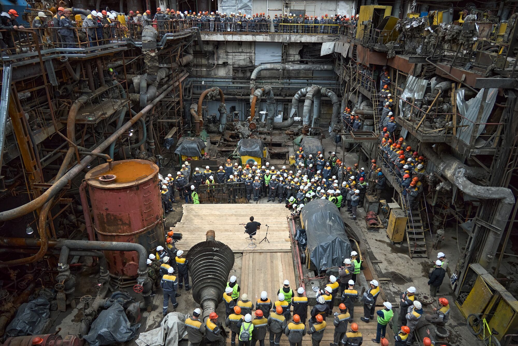 Святослав Вакарчук виступив на зруйнованій Росією ТЕС ДТЕК