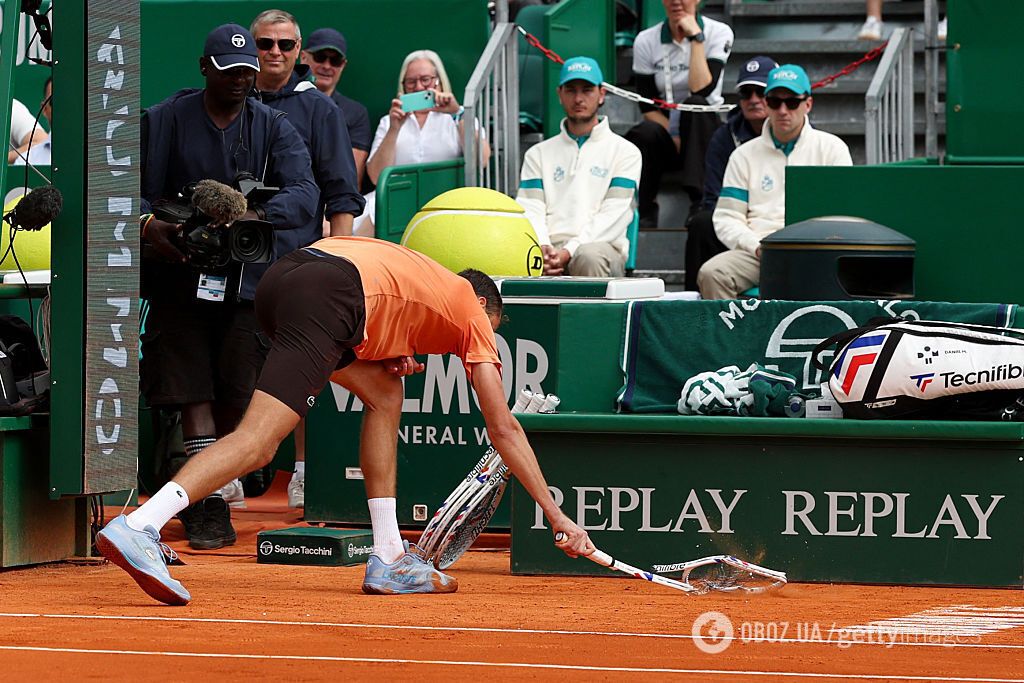 Лучший теннисист России проиграл 0:6, 0:6 и устроил истерику на супертурнире в Монако. Видео