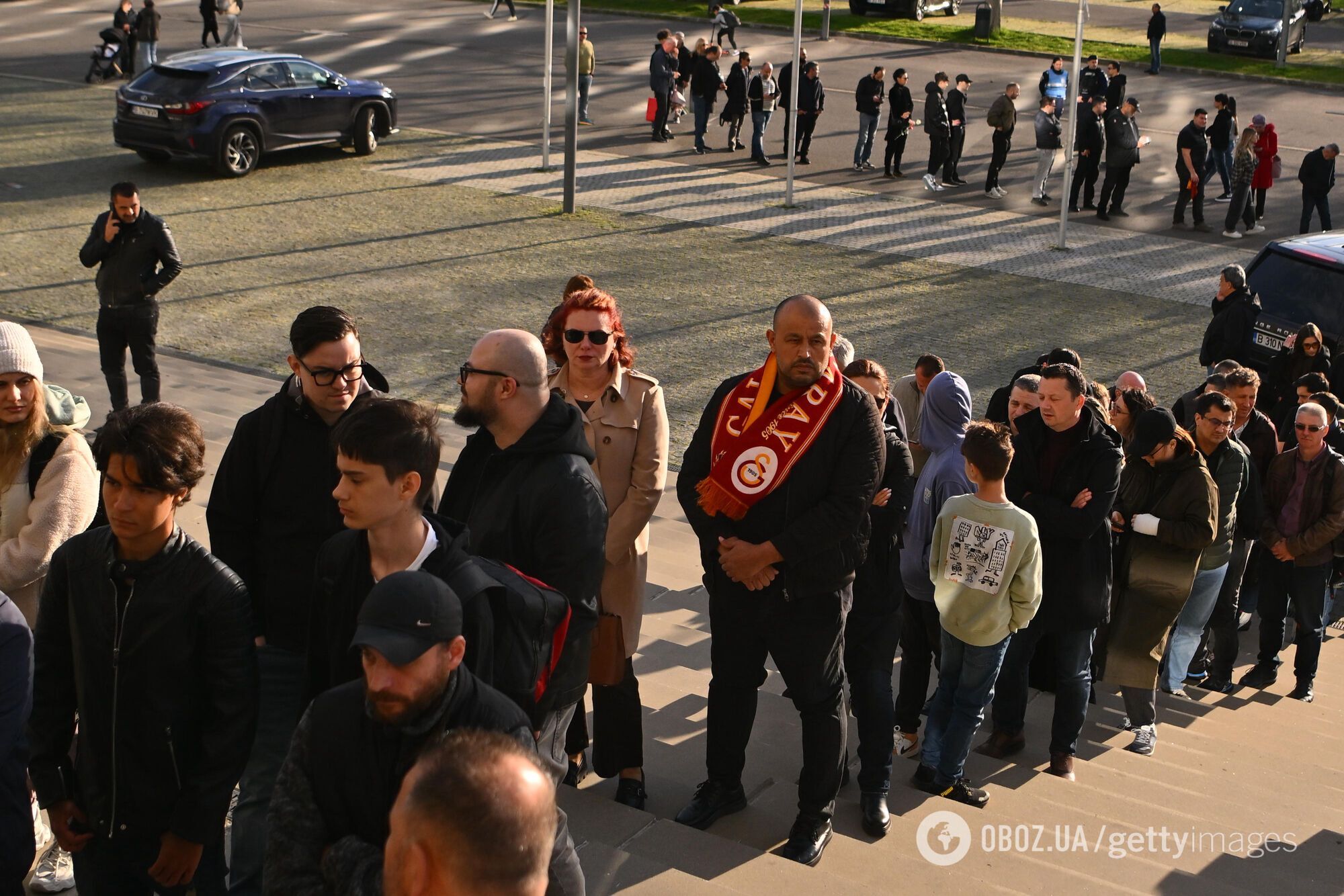 Тело Луческу доставили на Национальный стадион Бухареста. Фото и видео