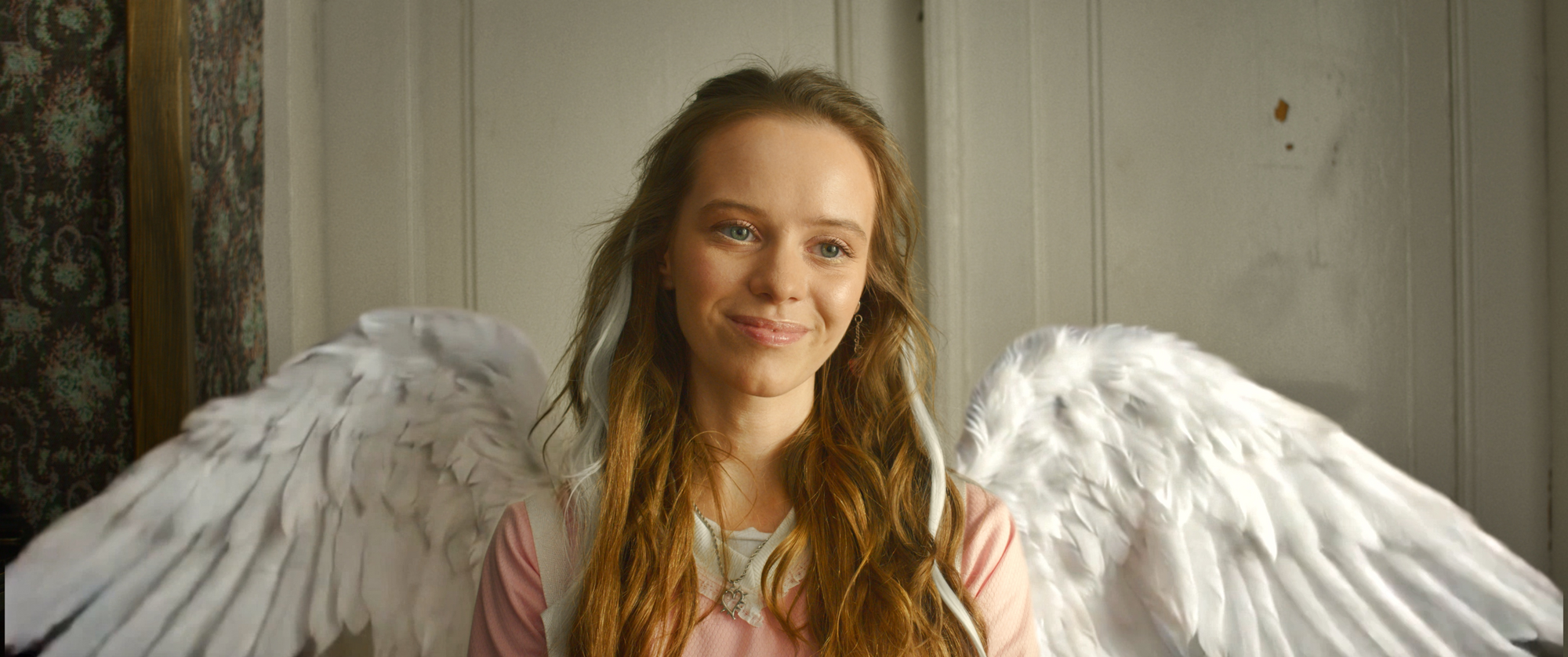 "Крещатик 48/2": вышел трейлер украинской семейной комедии о магии и детях