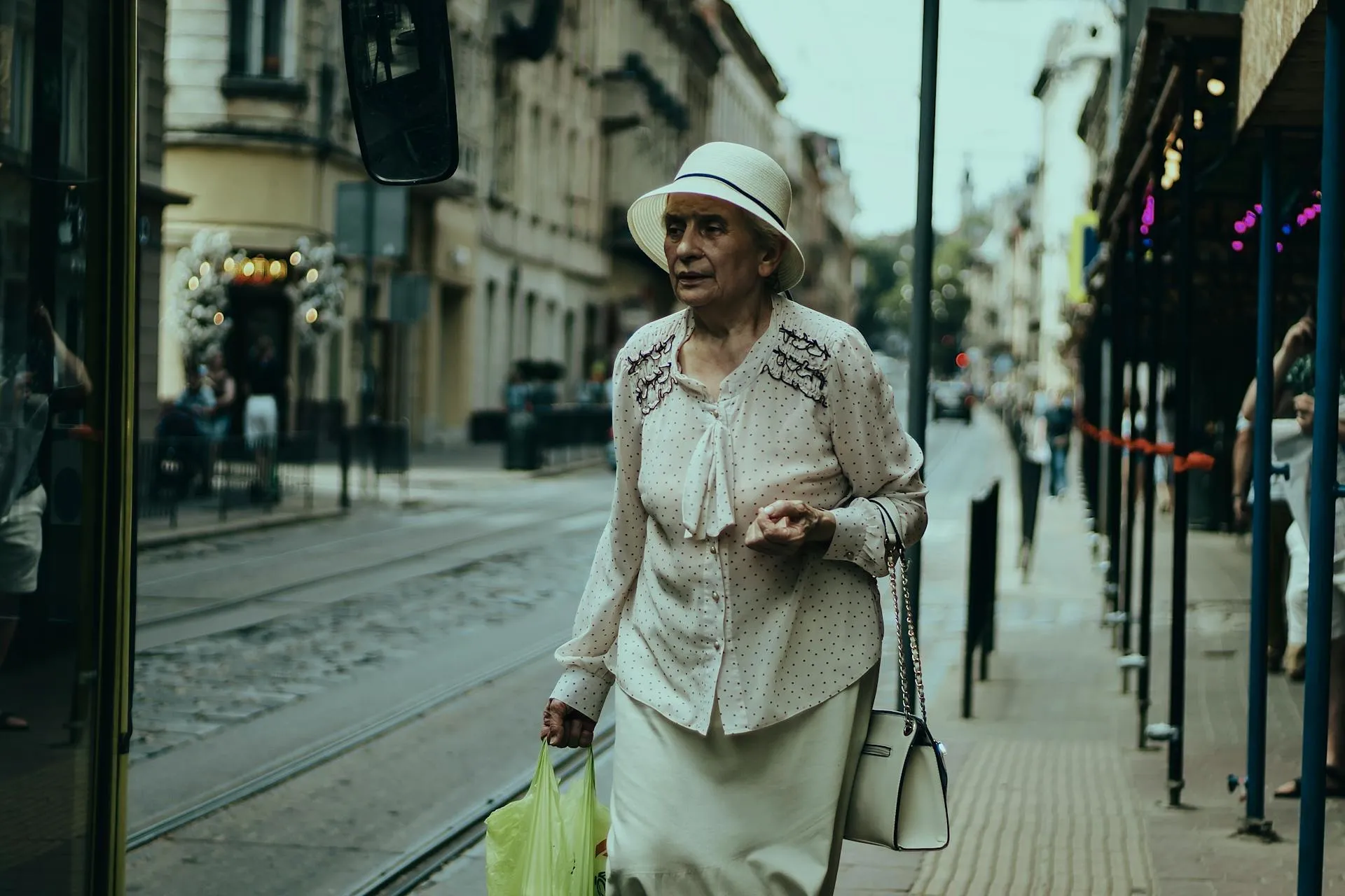 Какие вещи не стоит носить после 60: добавляют еще 10 лет