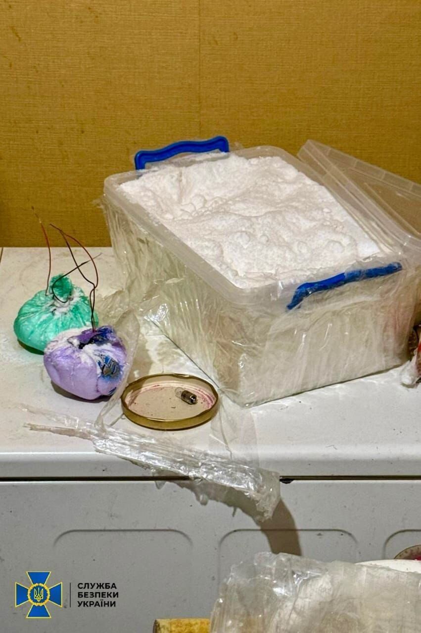 Собирались взорвать бомбу: СБУ задержала супругов агентов РФ, которые готовили теракт в центре Харькова. Фото