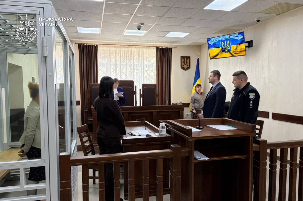 На Закарпатті мати здала в "оренду" власних дітей для жебракування: їй повідомили про підозру. Фото і відео