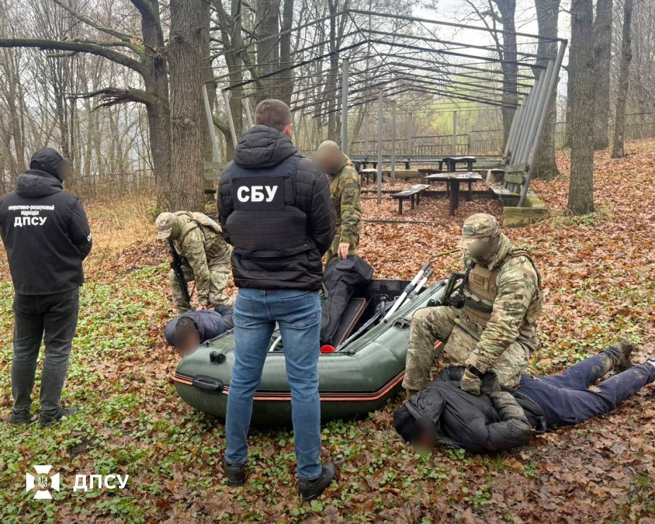 Брали по $12 тыс. за переправу в Молдову: украинские пограничники раскрыли новую "схему". Фото