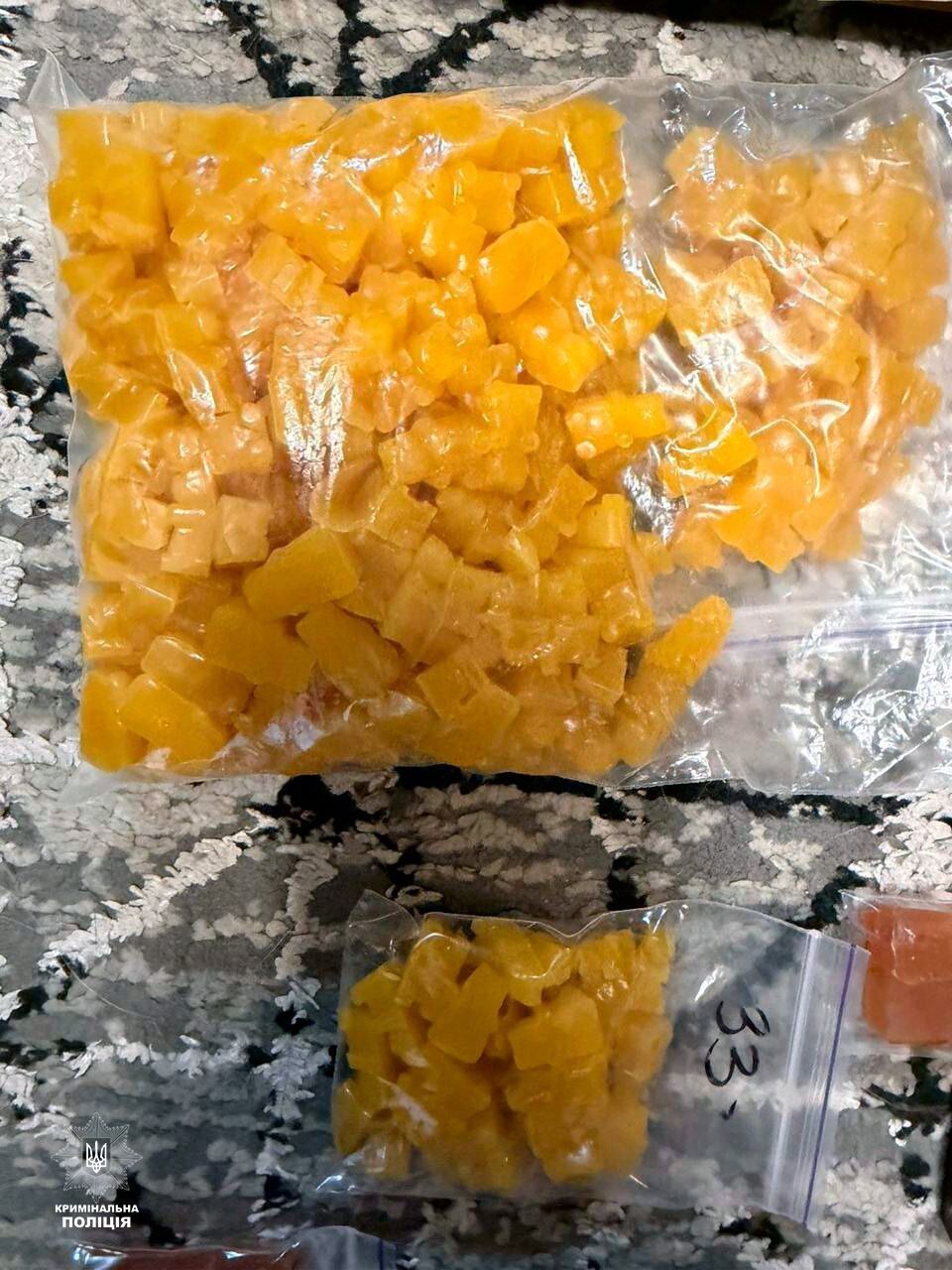 В Украине наркотики "маскировали" под детские конфеты и молодежные гаджеты: в Нацполиции рассказали о разоблачении схемы. Фото