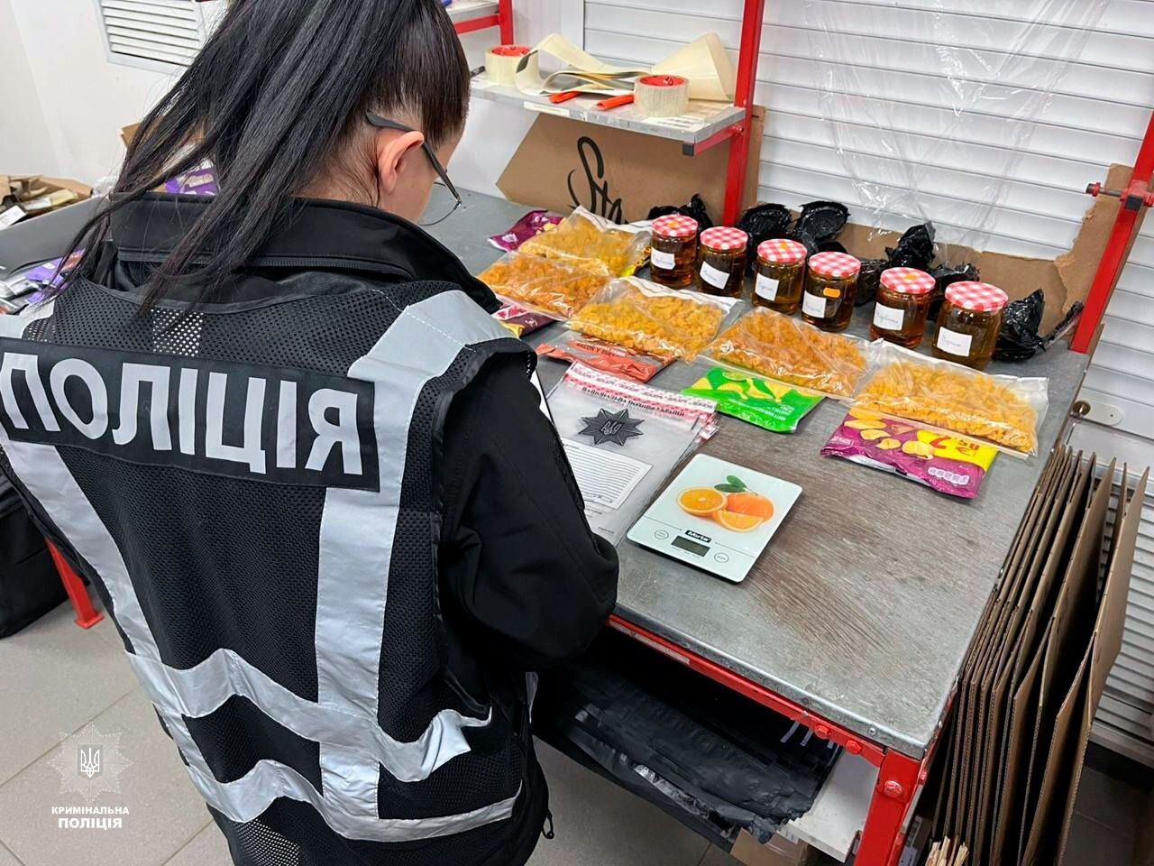 В Украине наркотики "маскировали" под детские конфеты и молодежные гаджеты: в Нацполиции рассказали о разоблачении схемы. Фото