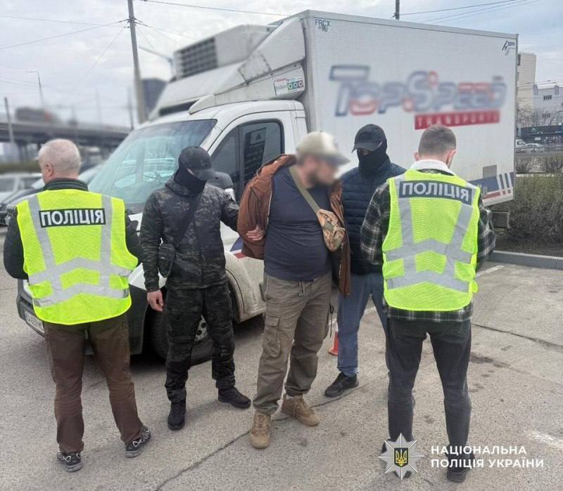 За $10 тис. обіцяв ухилянту безпечно потрапити до Білорусі: у Києві затримали організатора схеми. Фото
