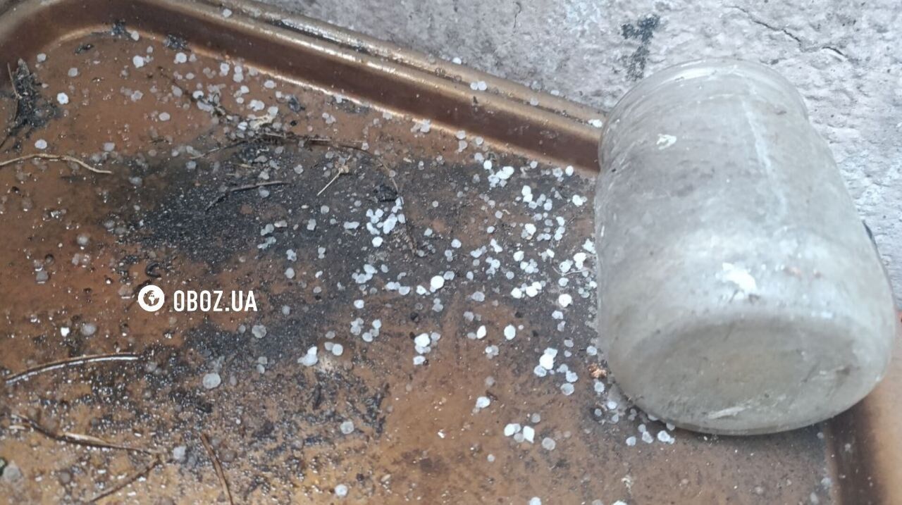 Киев утром накрыл сильный дождь с градом. Все подробности, фото и видео