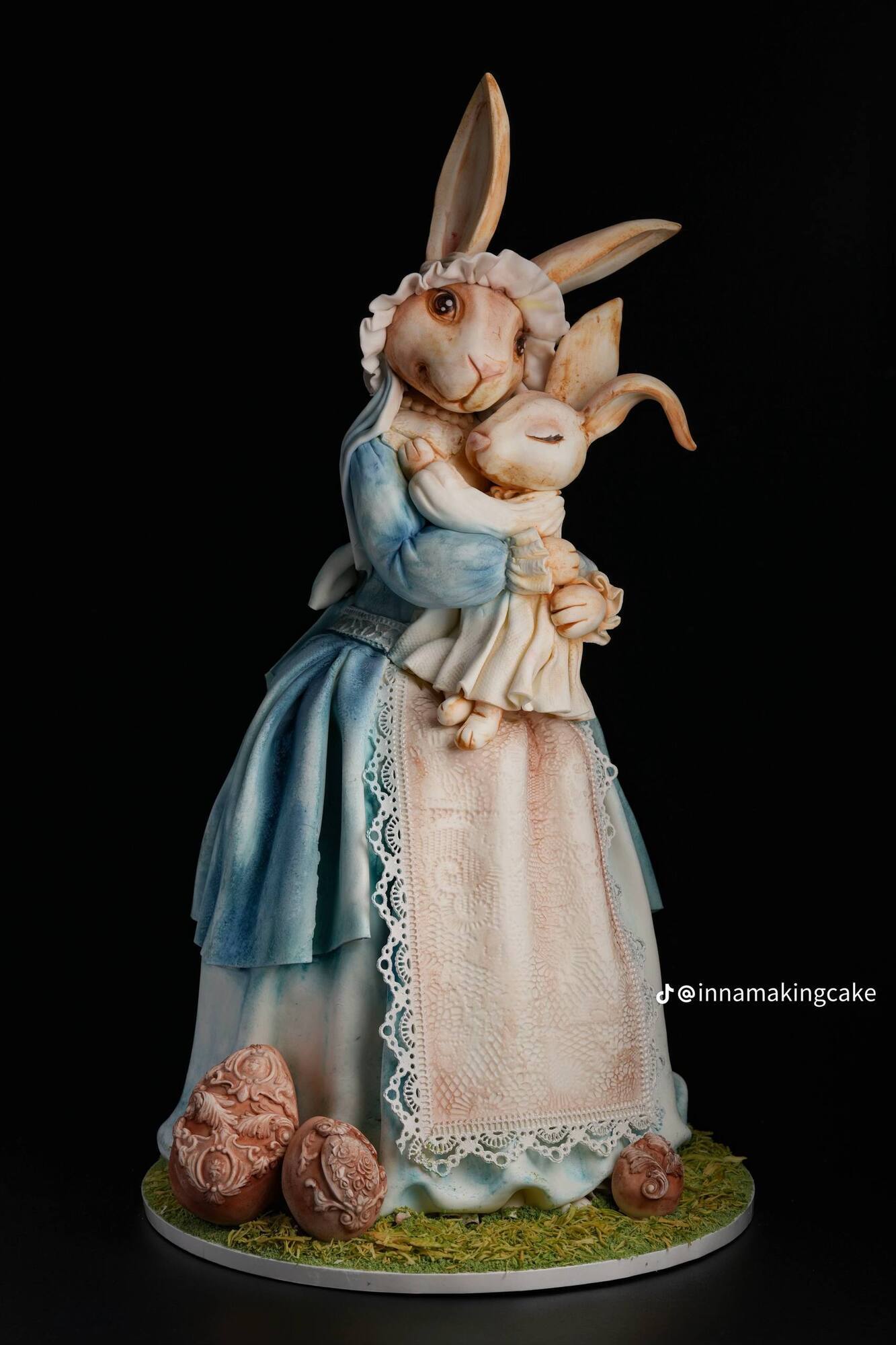 Какой самый дорогой кулич продают в Украине