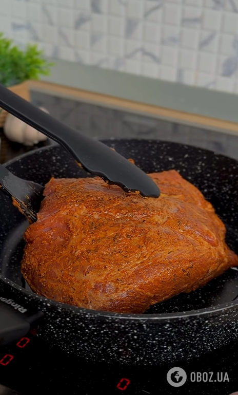 Запеченное мясо в сковороде: делимся интересным рецептом на праздники