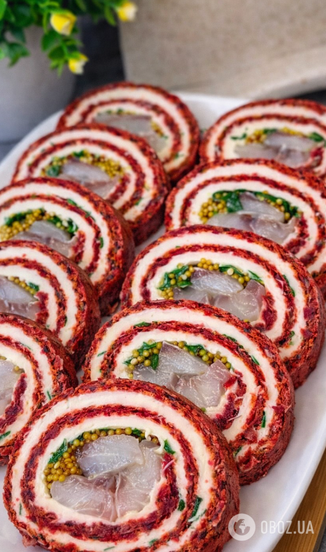 Замість звичайної "Шуби": як приготувати смачний буряковий рулет з оселедцем