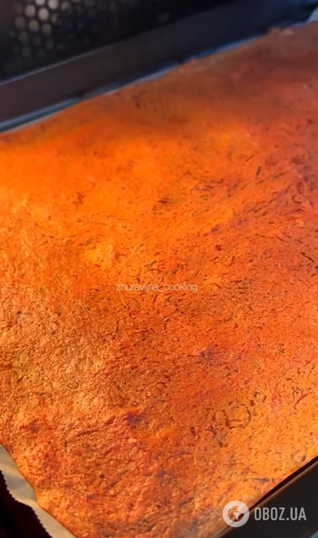 Замість звичайної "Шуби": як приготувати смачний буряковий рулет з оселедцем