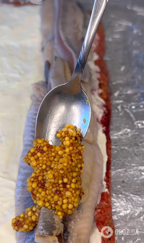 Замість звичайної "Шуби": як приготувати смачний буряковий рулет з оселедцем