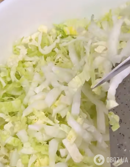 Салат із пекінської капусти для великоднього столу: ділимося легким рецептом