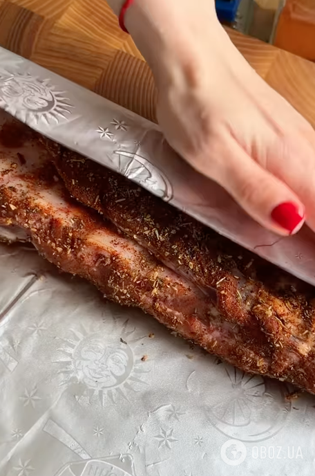 Сочные запеченные свиные ребрышки для пасхального стола: рассказываем, как правильно и сколько запекать мясо