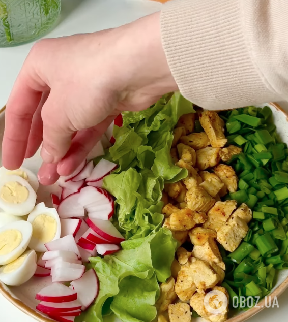 Корисний весняний салат із редиски зі сметаною: ділимося легким рецептом