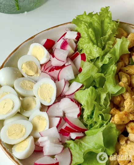 Корисний весняний салат із редиски зі сметаною: ділимося легким рецептом