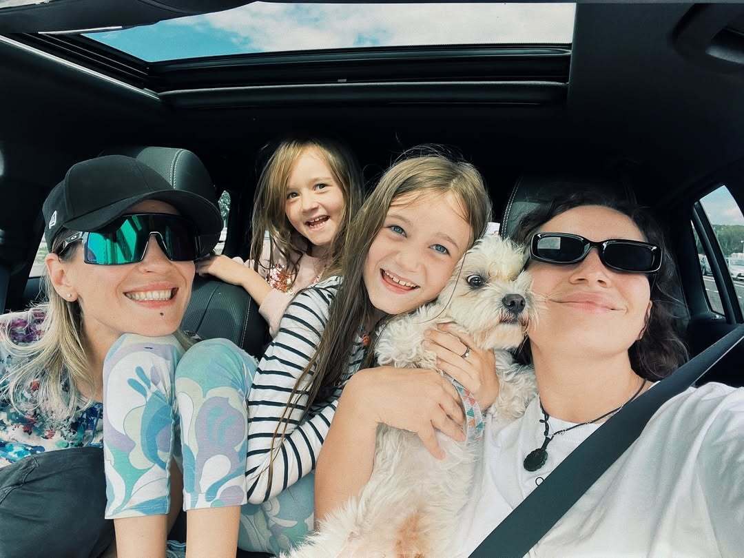 Муж Алены Мозговой рассказал, в каких странах живут и чем занимаются две ее старшие дочери, одна из которых – от Александра Пономарева