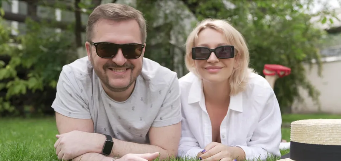 Муж Алены Мозговой рассказал, в каких странах живут и чем занимаются две ее старшие дочери, одна из которых – от Александра Пономарева