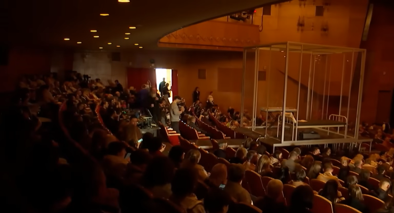 Вакарчук плакав: як пройшла премʼєра "найдорожчої" вистави "Маруся Чурай" і який "вердикт" винесла Ліна Костенко за сценою