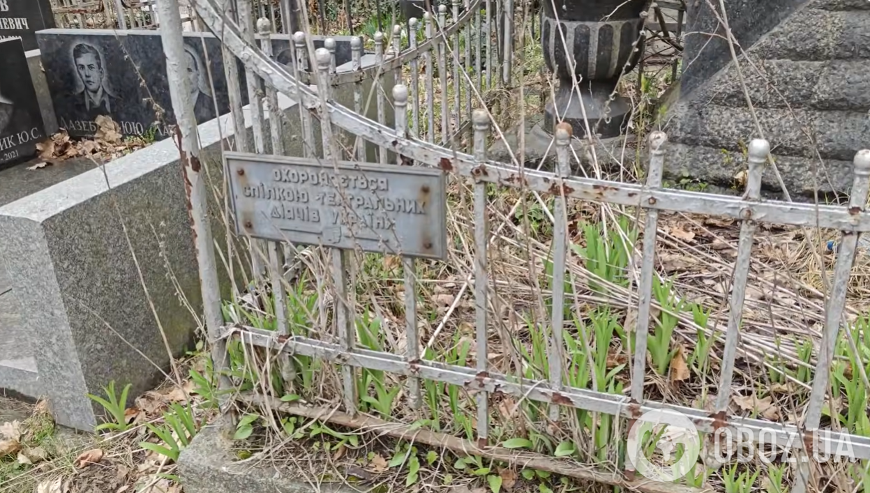У мережі показали плачевний стан могил народних артистів і видатних українців: поросли мохом і майже канули в небуття. Фото