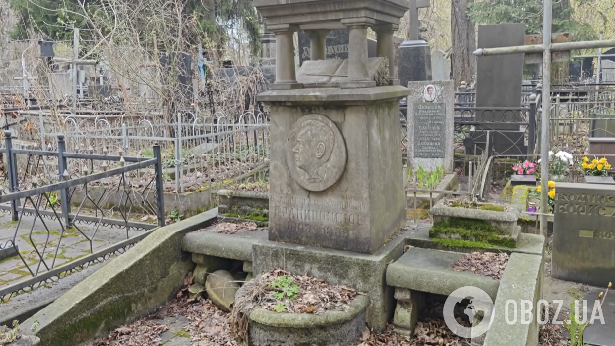 У мережі показали плачевний стан могил народних артистів і видатних українців: поросли мохом і майже канули в небуття. Фото