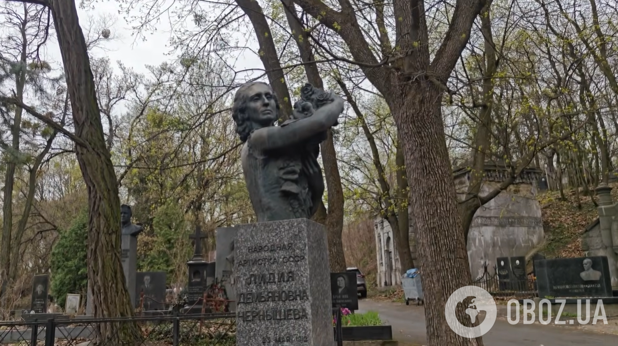 У мережі показали плачевний стан могил народних артистів і видатних українців: поросли мохом і майже канули в небуття. Фото